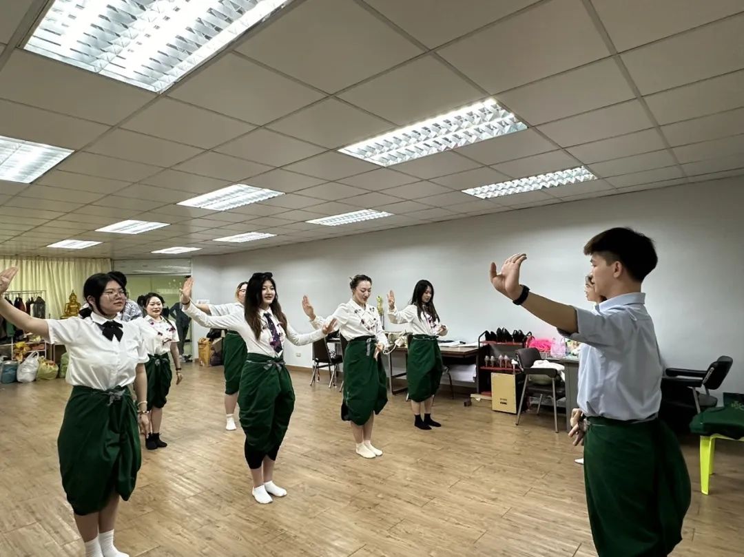 格乐大学迎来重庆师范大学文学院国际中文教育专业师生实训，深化两校合作，携手共促国际中文教育发展！